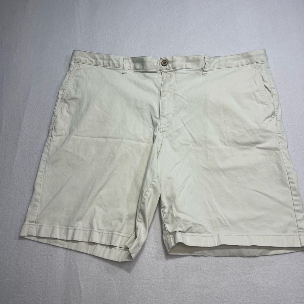 Tommy Bahama Men’s Khaki Shorts 44RG Classic Chino Flat Front